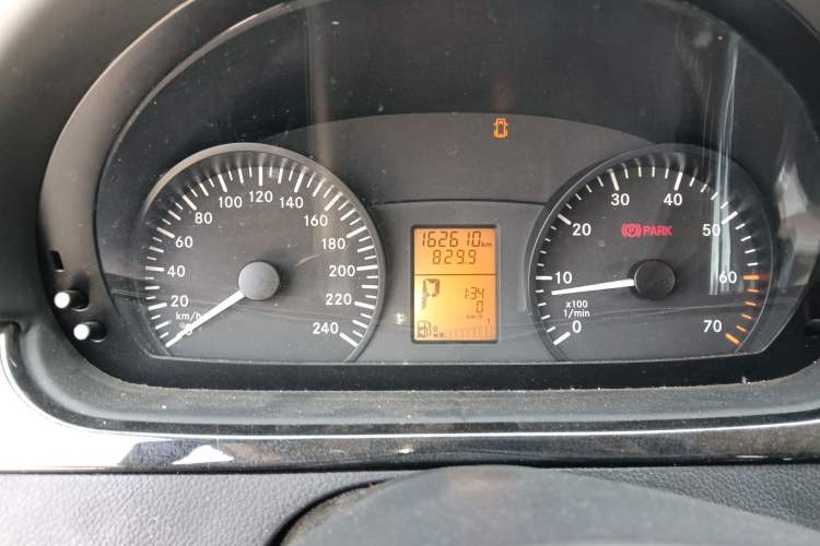Used Mercedes-Benz Vito 2011 2.5L 7-seater executive version Instrument Cluster