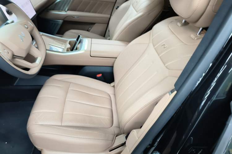 Used ONVO Luxeed L90 2025 Model—Max Six-Seater Version
