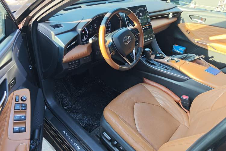 Used Toyota Avalon 2019 Dual-Engine 2.5L Limited Flagship Edition China VI Standard
