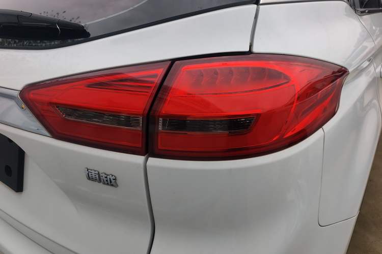 Used Geely Auto Emgrand X7 Sport 2016 1.8TD Automatic Smart Connectivity Version Right Rear Taillight