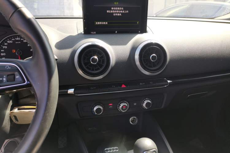 Used Audi A3 2019 Limousine 35 TFSI Fashion Edition China VI Emission Standard Audio And AC Panel