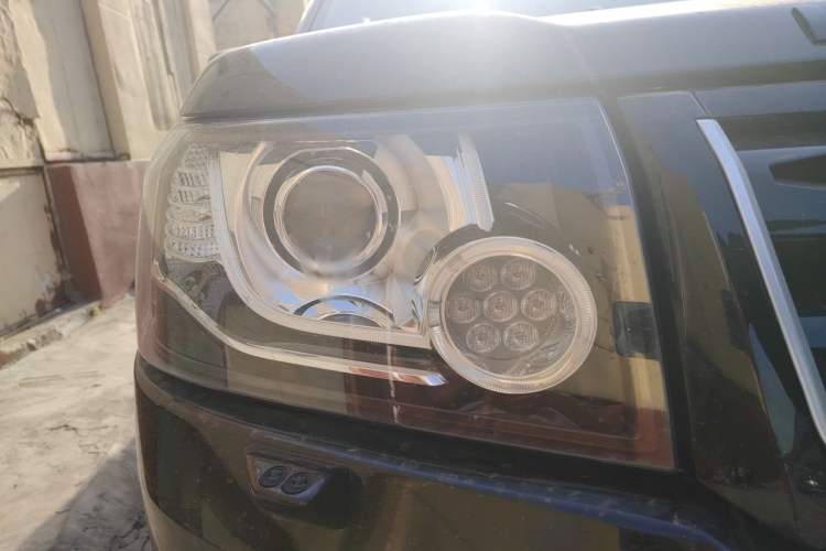 Used Land Rover Freelander 2 2015 2.0T Si4 HSE Luxury Collector's Edition Right Front Headlight