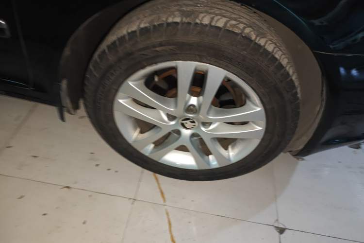 Used Skoda Octavia 2014 1.6L Automatic Yijun Edition Right Front Wheel Hub