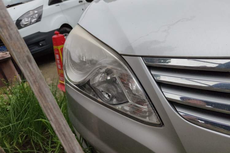 Used Hyundai Celesta 2011 1.6L Manual Comfort Edition Right Front Headlight