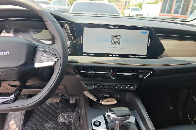 Used CHANGAN OSHAN X7 PLUS 2023 Enjoy Edition 1.5T Automatic Prestige 7-Seater Audio And AC Panel