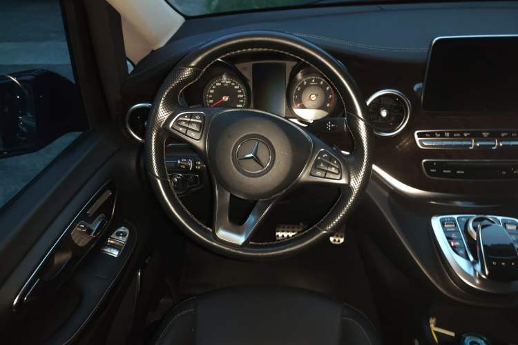 Used Mercedes-Benz V-Class 2017 V 260 Prestige Edition Steering Wheel