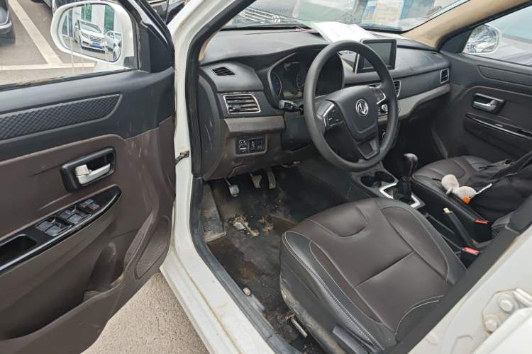 Used Dongfeng Fengon 330 2019 1.5L 330S Manual Comfort Version China VI Standard Driver Seat