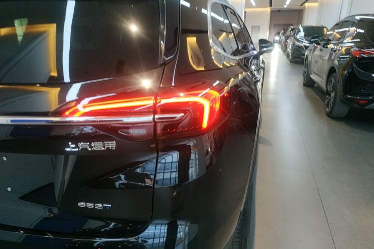 Used Buick Envision 2022 Encore Plus 652T Five-Seat Luxury Model
