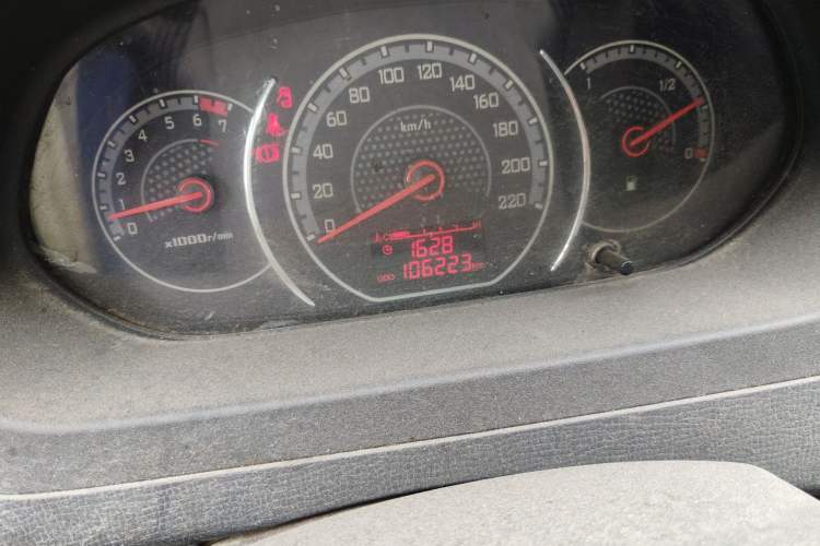 Used Wuling Zhengcheng 2015 1.5L Comfort L3C Odometer Close Up