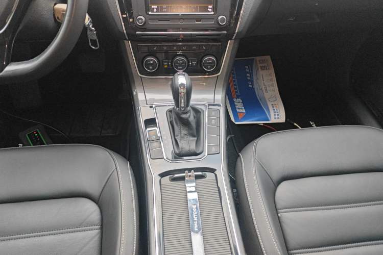 Used Volkswagen Passat 2016 330TSI DSG Luxury Edition Gear Lever