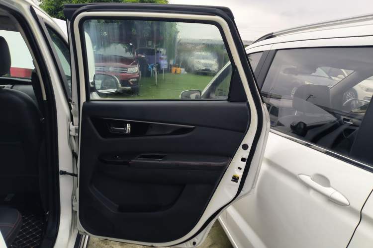 Used HYOSOW S3 2015 1.5L Luxury Model China V Standard Right Rear Door Interior