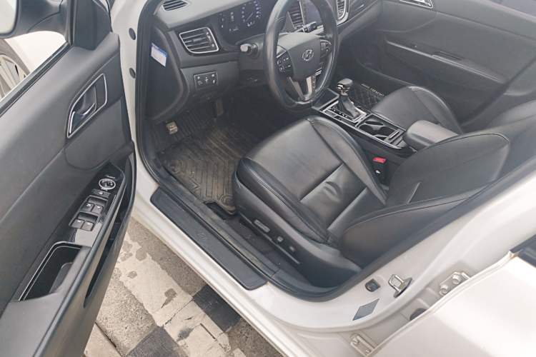 Used Hyundai Mistra 2014 1.8L Automatic Smart GLS Driver Seat