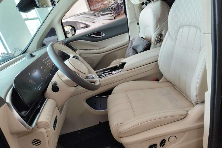 Used VOYAH Dream 2022 0-Emission Version Range of 475 km Left Front Seat