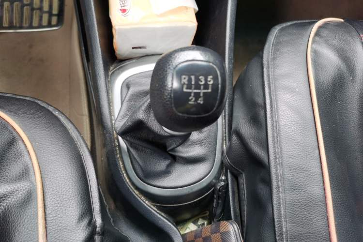 Used Kia K2 2015 Sedan 1.4L MT GLS Gear Lever