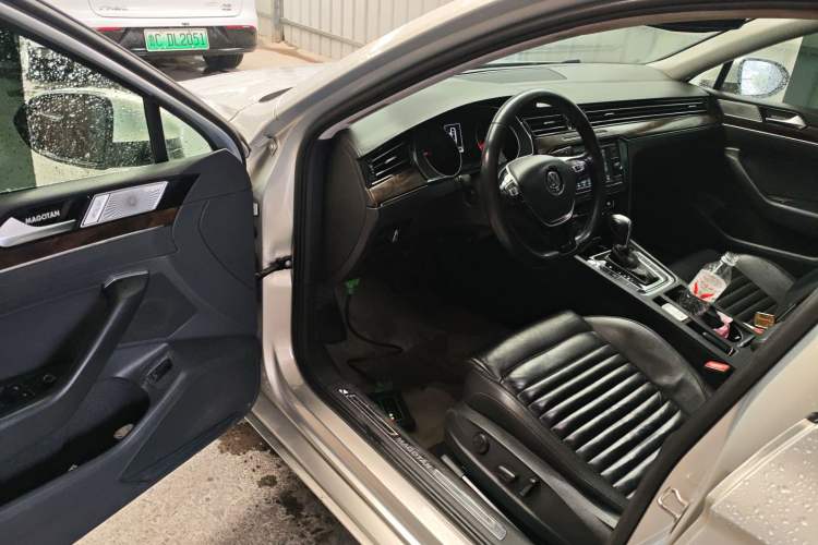 Used Volkswagen Magotan 2018 Facelift 330TSI DSG Luxury Model
