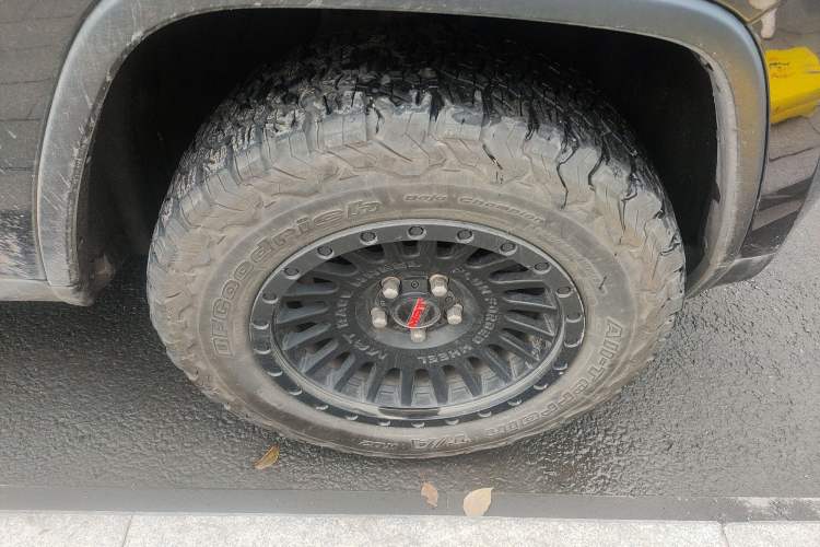 Used Jeep Grand Cherokee 2014 3.0TD Diesel Comfort Navigation Version Right Front Wheel Hub