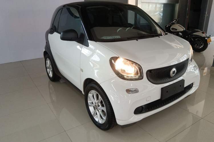 Used smart fortwo 2015 1.0L 52 kW hardtop Dynamic version
