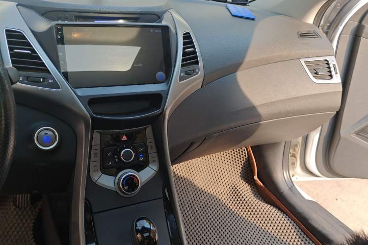 Used Hyundai Elantra (5th Generation / Langdong) 2013 1.6L Automatic Leading Model Audio And AC Panel