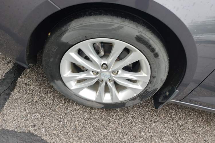Used Buick Verano 2018 Sedan 20T Dual-Clutch Leading Model Left Front Wheel Hub