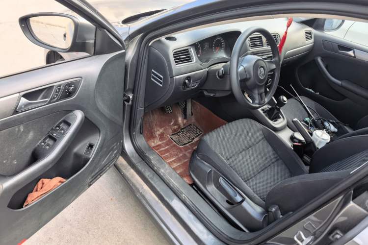 Used Volkswagen Sagitar 2012 1.6L Manual Fashion Edition