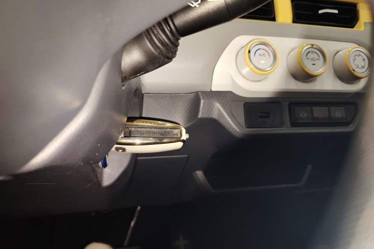 Used Chery New Energy QQ Ice Cream 2022 170km Sundae Phosphate Lithium-Ion