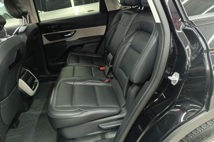 Used Lincoln Nautilus 2023 2.0T All-Wheel-Drive Luxury Edition Left Rear Seat