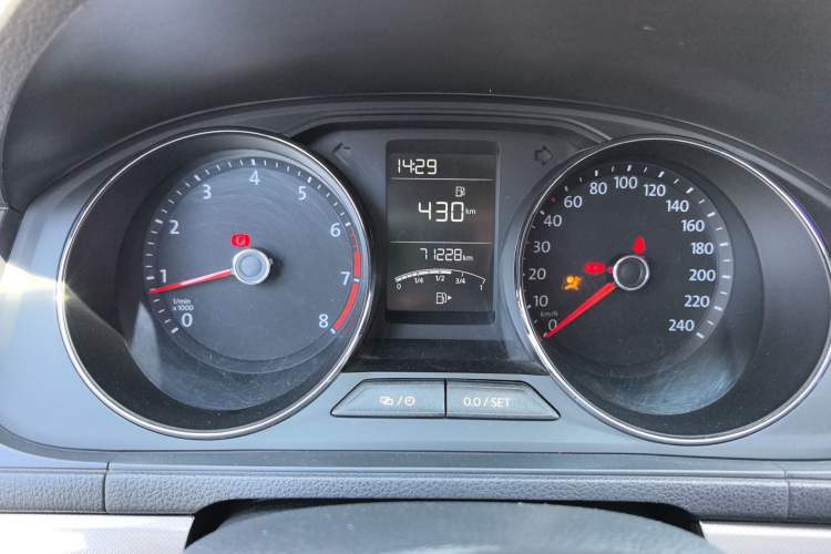 Used Volkswagen Lavida 2015 1.6L Manual Comfort Edition Instrument Cluster