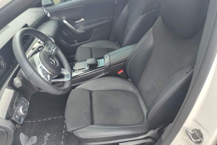 Used Mercedes-Benz A-Class 2022 Second Facelift A 200 L Sport Sedan Fashion Version
