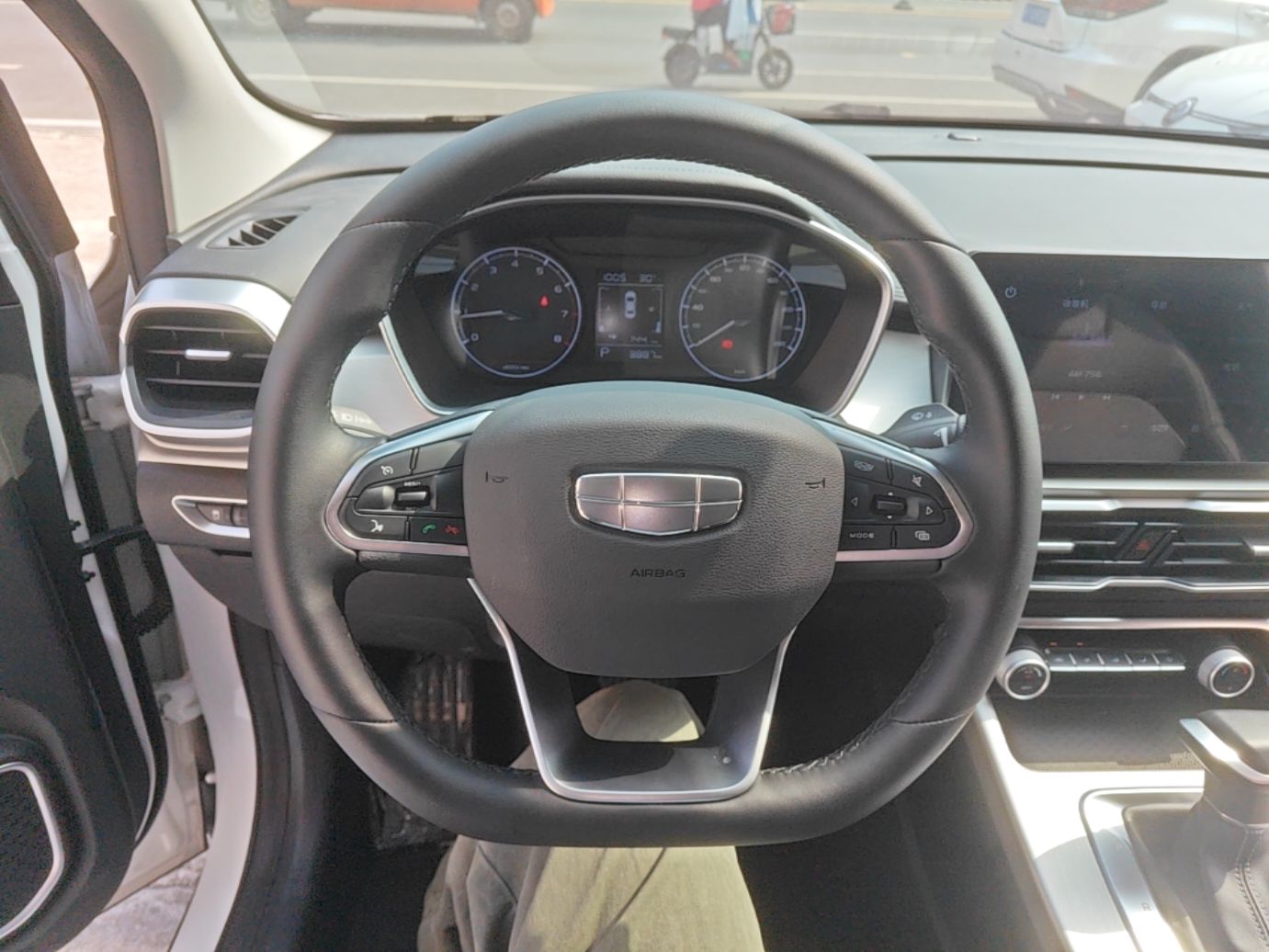Geely Auto Coolray 2025 1.5L CVT Super Edition — снимка 13