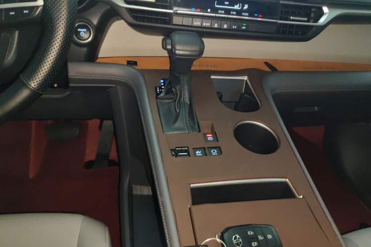 Used Toyota Granvia 2024 2.5L Hybrid Comfort Edition
