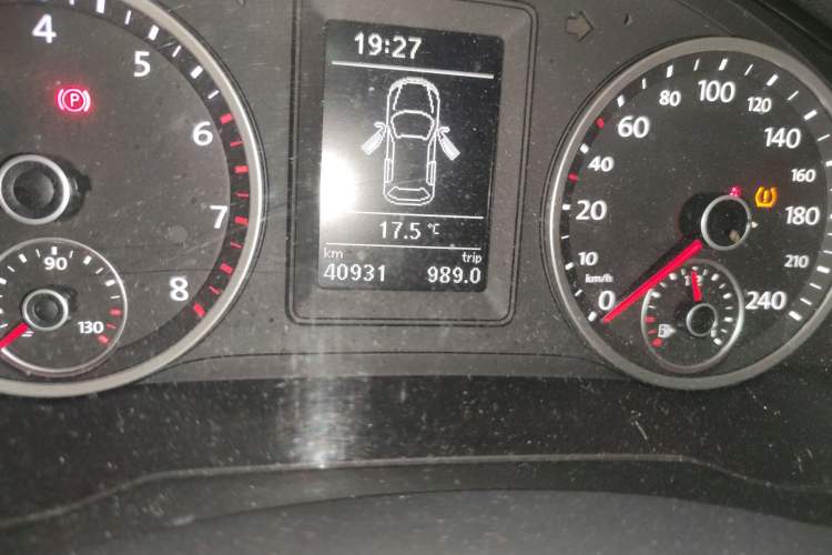 Used Volkswagen Tiguan 2013 1.8TSI Manual Two-Wheel Drive Trend Edition Odometer Close Up