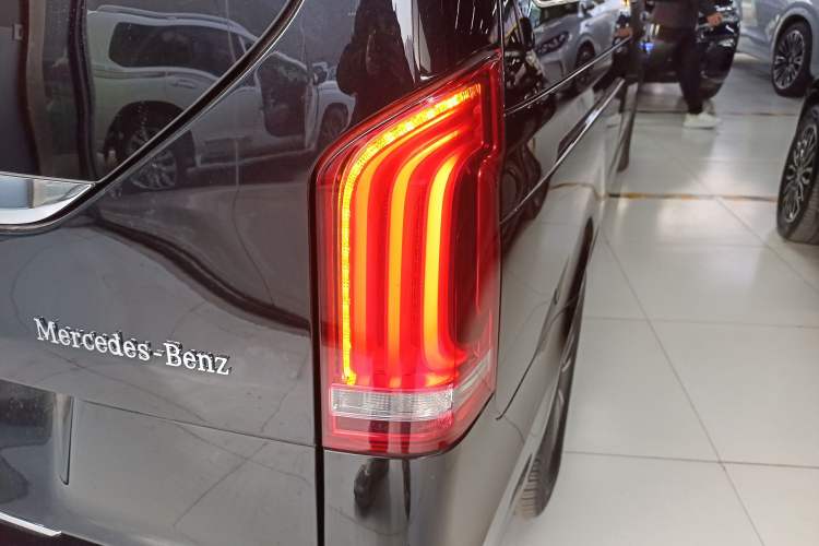 Used Mercedes-Benz V-Class 2021 V 260 Avantgarde Edition
