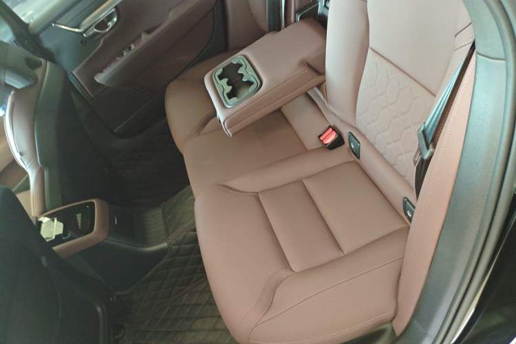 Used Volvo S90 New Energy 2026 Plug-in Hybrid Four-Wheel Drive Long-Range Zhiyi Luxury Edition