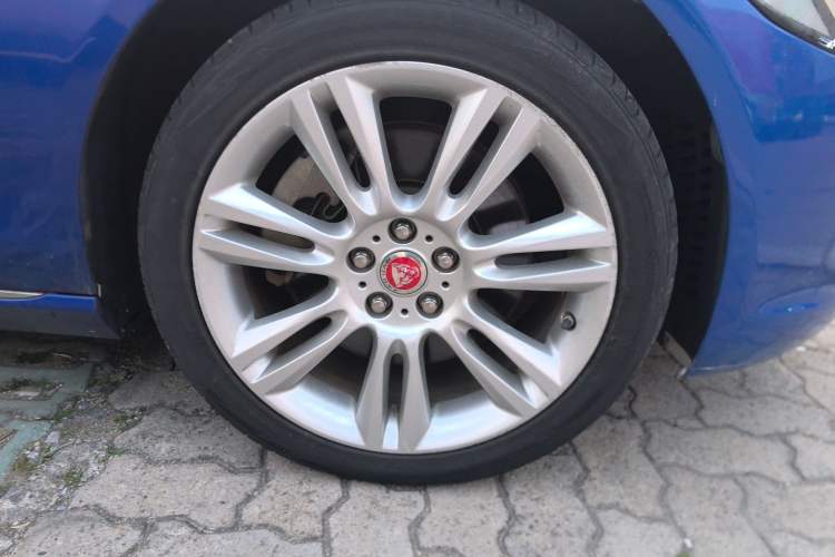 Used Jaguar XEL 2018 2.0T 200 PS Premium Edition Right Front Wheel Hub