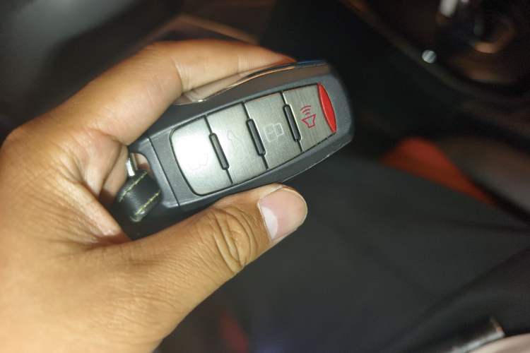 Used Haval H2s 2017 Red-Label 1.5T Dual-Clutch Elite Model Vehicle Key