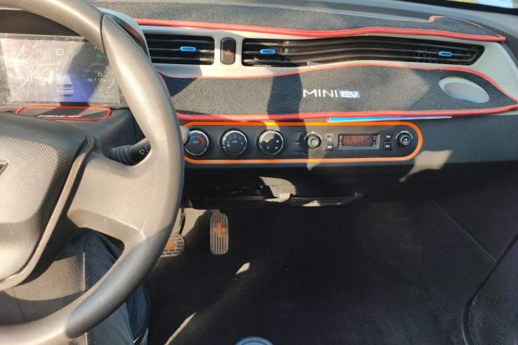 Used Wuling Hongguang MINIEV 2020 Enjoy Edition Lithium-Ion Battery Audio And AC Panel