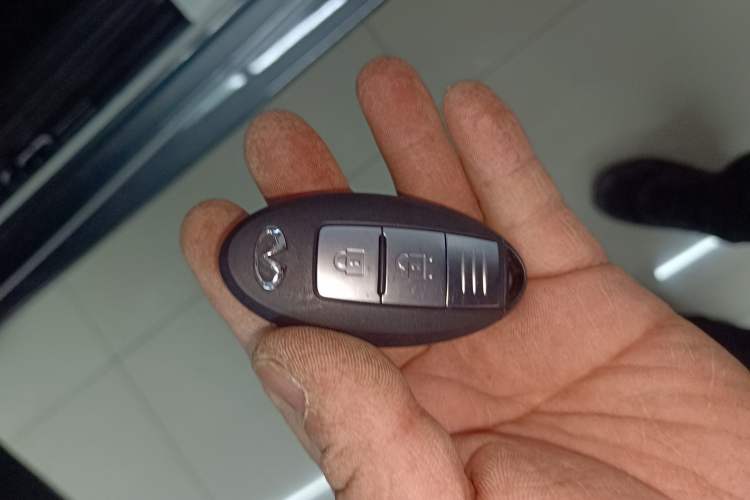 Used Infiniti ESQ 2014 1.6L Spontaneous Edition
