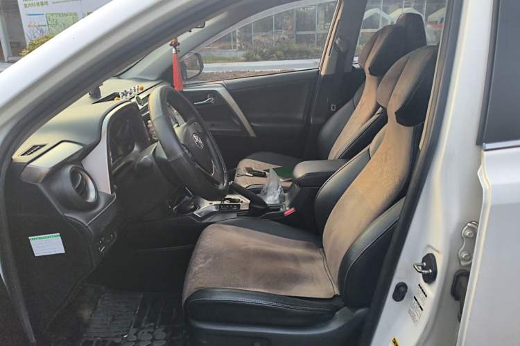 Used Toyota RAV4 2013 2.0L CVT Four-Wheel Drive New Edition