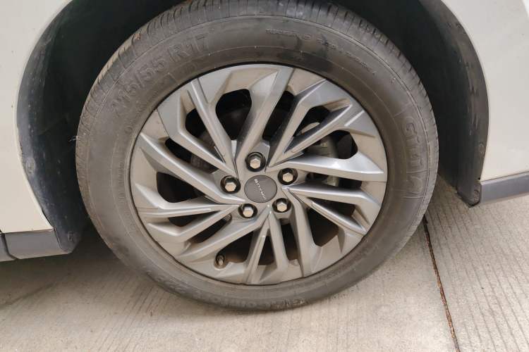 Used SAIC MAXUS EUNIQ 5 2020 1.3T PLUG-IN Luxury Edition
