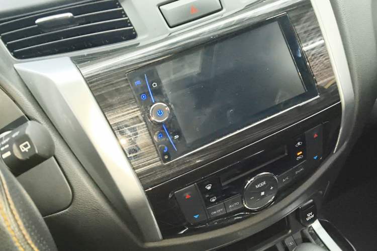 Used Nissan Terra 2018 2.5L Automatic 2WD Smart Enjoyment Version
