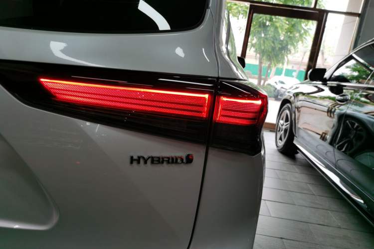 Used Toyota Crown Kluger 2023 2.5L HEV Four-Wheel Drive Luxury Edition Right Rear Taillight