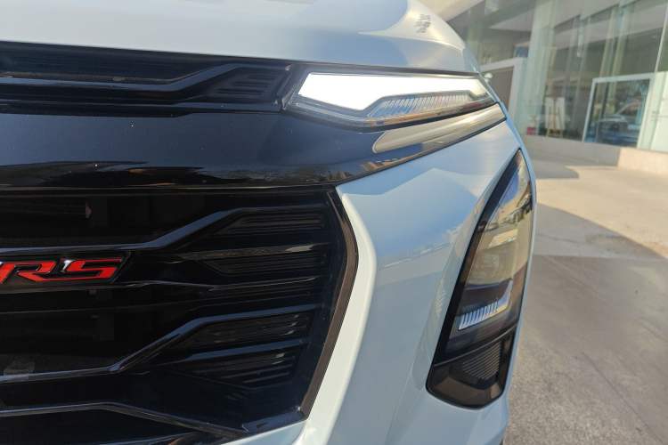 Used Chevrolet Equinox Plus 2024 102km RS Ultimate Edition Left Front Headlight