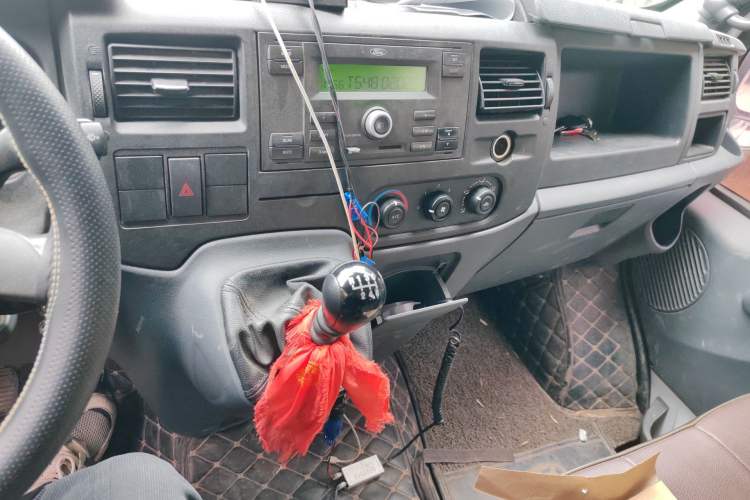 Used Ford Transit Custom 2019 2.2T Multi-Function Short Wheelbase Mid-Roof 6-Seater China VI Audio And AC Panel