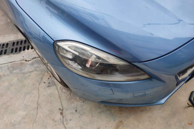 Used Volvo V40 2015 1.6T Zhiyi Edition Right Front Headlight