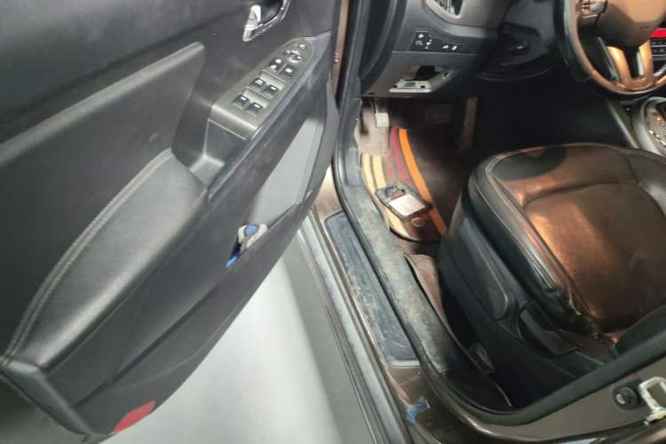 Used Kia Sportage R 2015 2.0L Automatic Two-Wheel Drive DLX Model Driver Seat