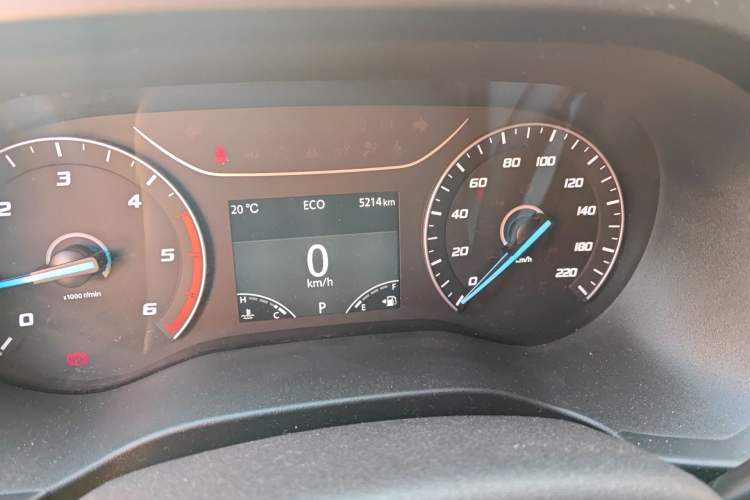 Used JMC Fushun 2023 2.0T Automatic Short-Wheelbase Low-Roof Commercial Van 2/3 Seats with Dual-Opening Tailgate Odometer Close Up