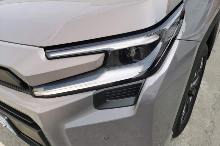 Used Toyota RAV4 2026 Model Dual-Engine 2.0L Two-Wheel Drive Luxury Edition Left Front Headlight