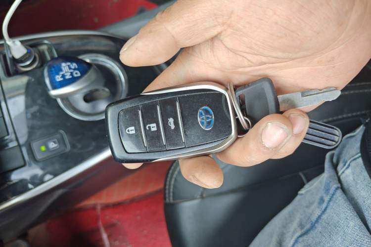 Used Toyota Corolla 2016 Dual-Engine 1.8L E-CVT Elite Edition