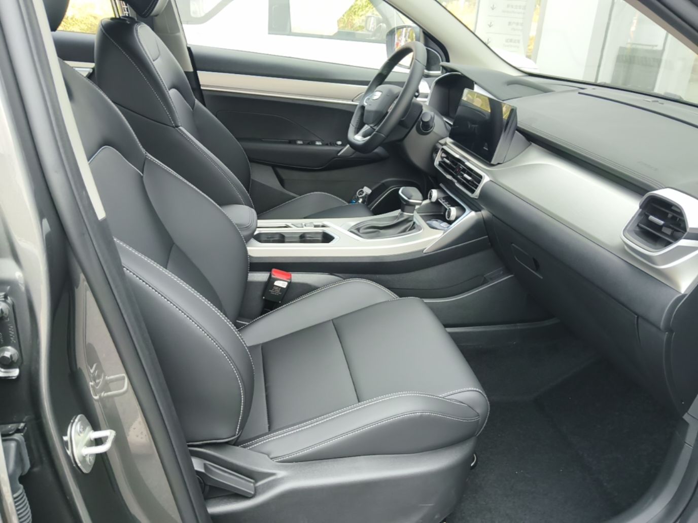 Geely Auto Coolray 2025 1.5L CVT Super Edition — снимка 19