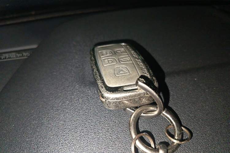 Used Land Rover Range Velar 2017 P380 R-DYNAMIC SE Vehicle Key